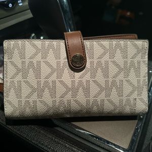 MK wallet never used